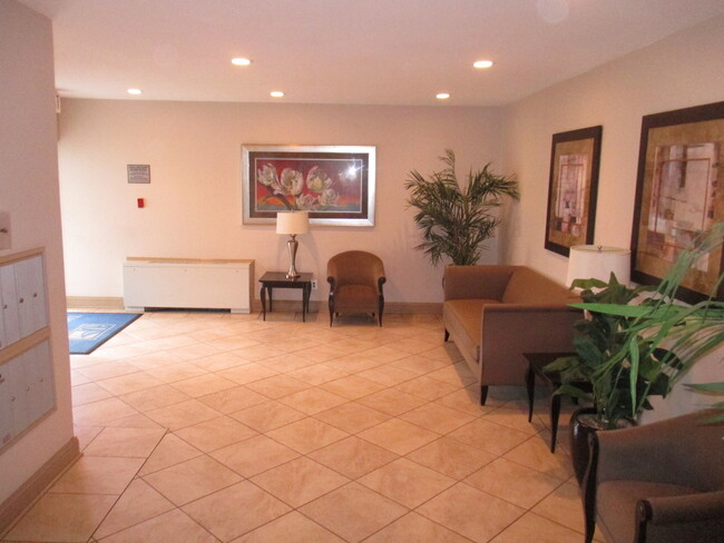 Building Photo - Beautiful 1 Bedroom Condo in Hyattsville!