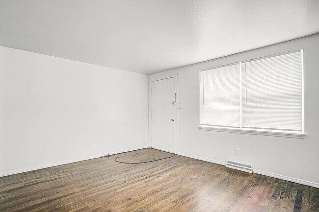 Building Photo - 4504-4506 N Jackson Ave