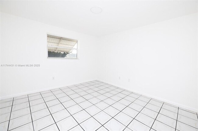 Building Photo - 1060 NE 78th St