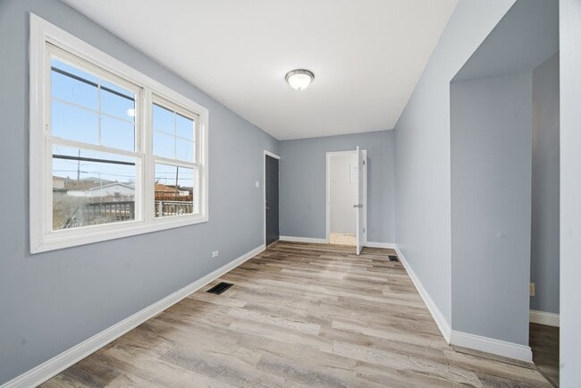 Building Photo - 8824 S Wabash Ave