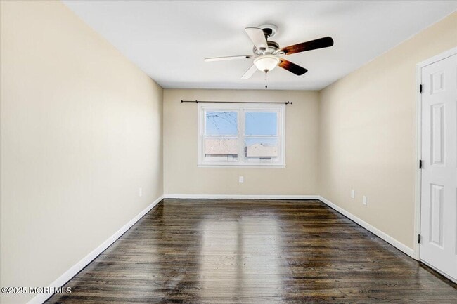 Building Photo - 169 Village Green Way
