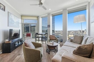 Building Photo - 500 Throckmorton St