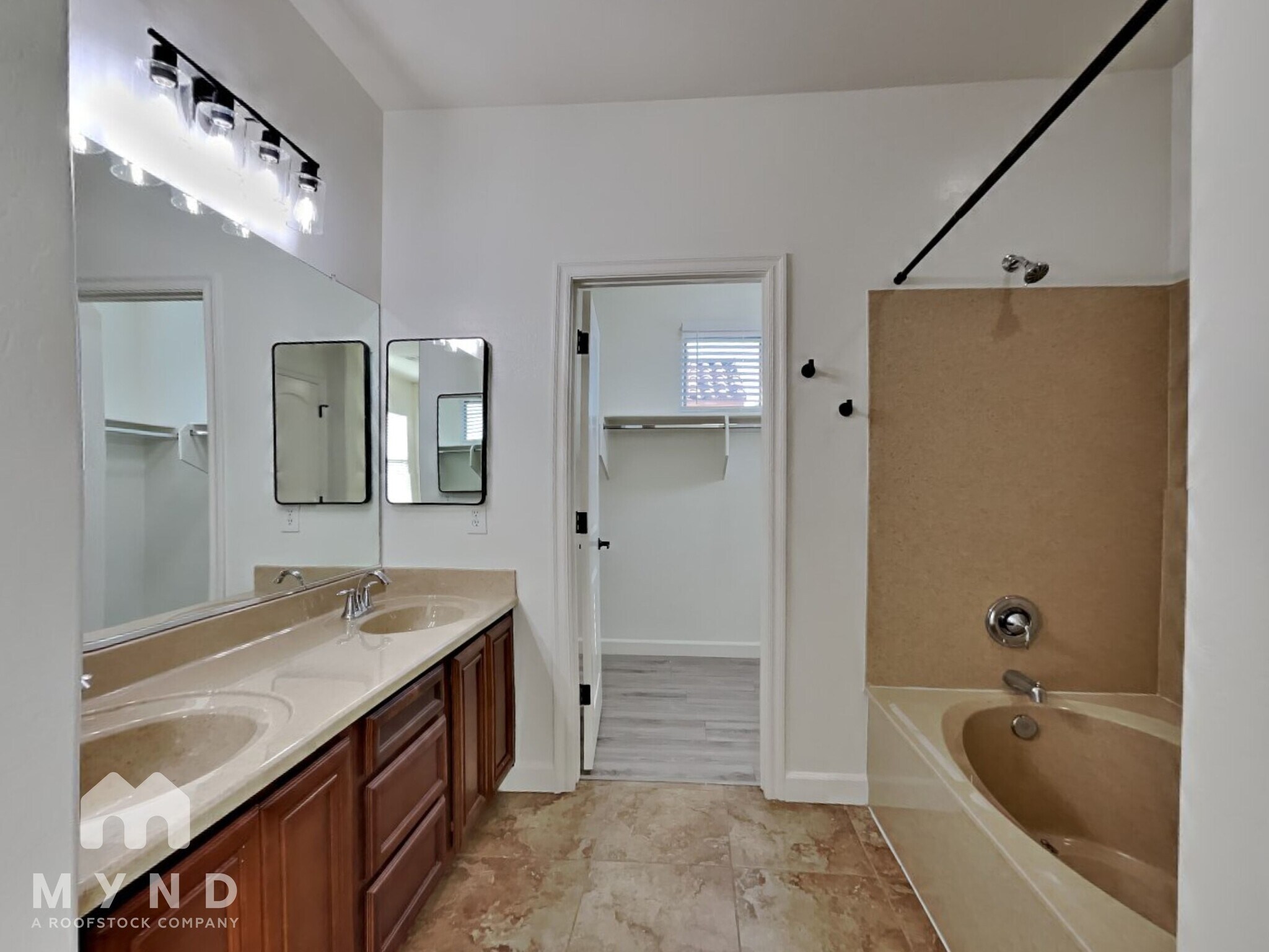 Building Photo - 14535 W Port Royale Ln