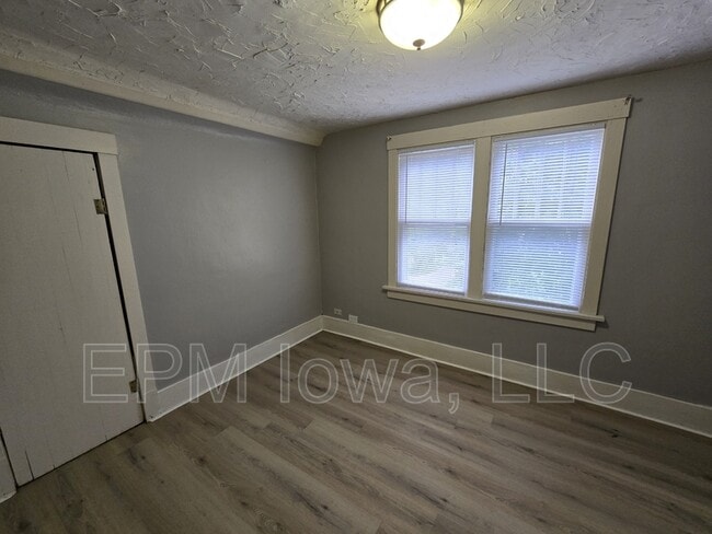 Building Photo - 2064 Independence Ave