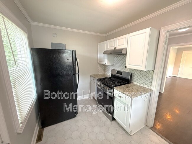Building Photo - 214 S Gardner Ave