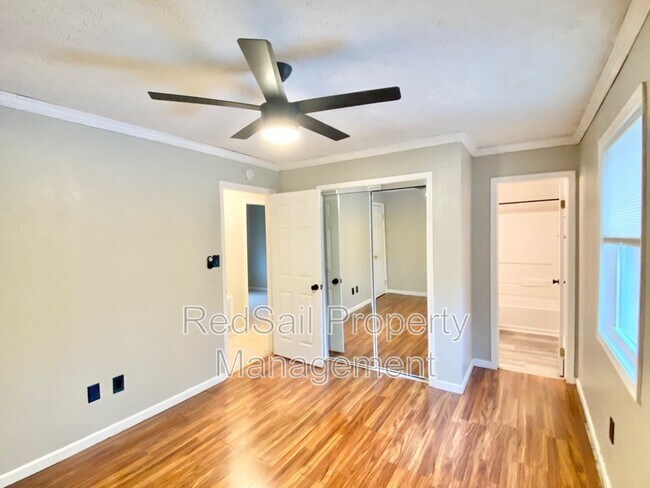 Building Photo - 107 Opal Dr