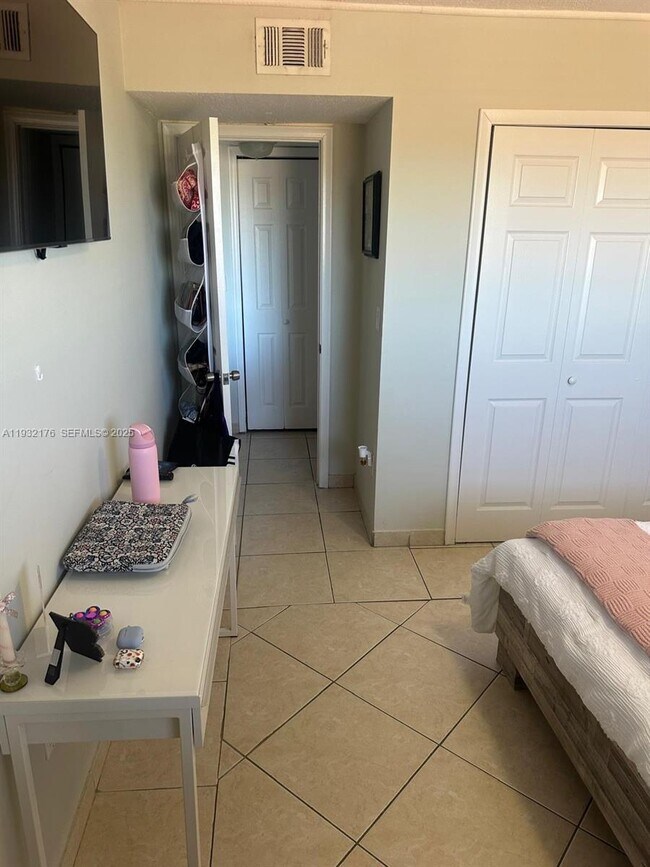 Building Photo - 6091 W 22nd Ct