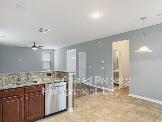 Building Photo - 159 Meadow Wood Rd