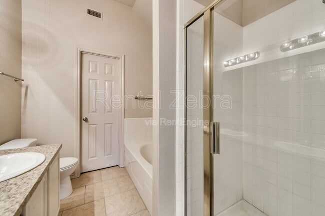 Building Photo - 902 Astaire Ave