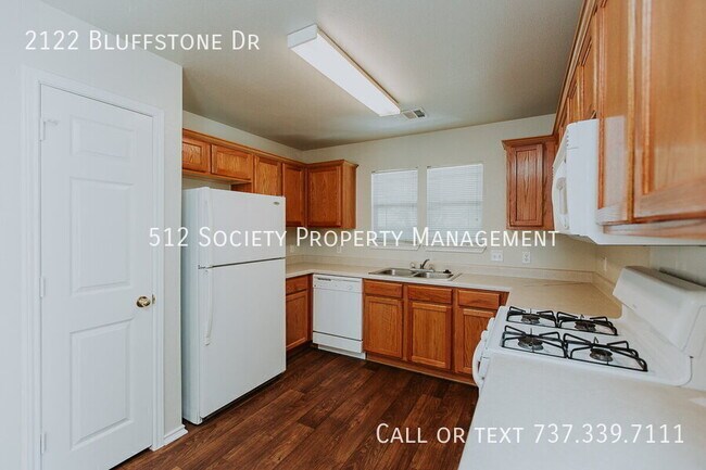 Building Photo - 2122 Bluffstone Dr