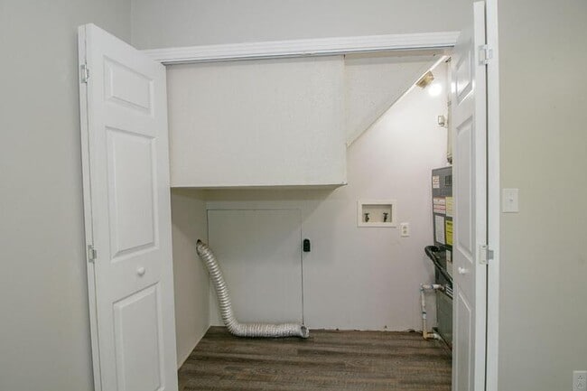 Building Photo - 810-C Golfview Pl