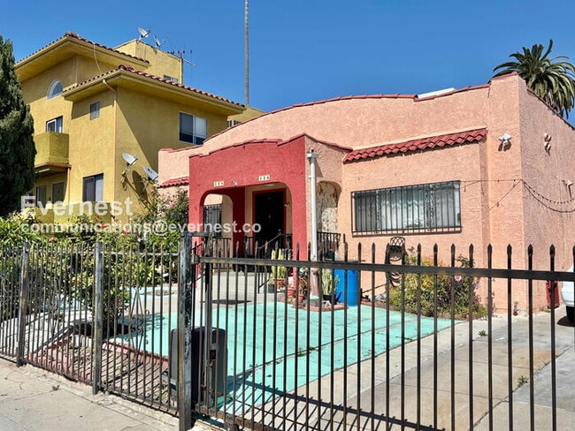 Building Photo - 428 1/2 N Kingsley Dr