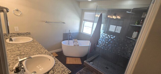 Building Photo - Beautiful 3 Bed 3.5 Bath in Riverton!!