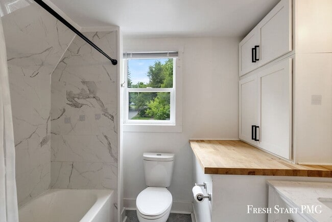 Building Photo - Modern Charm & Fresh Renovation Near River...