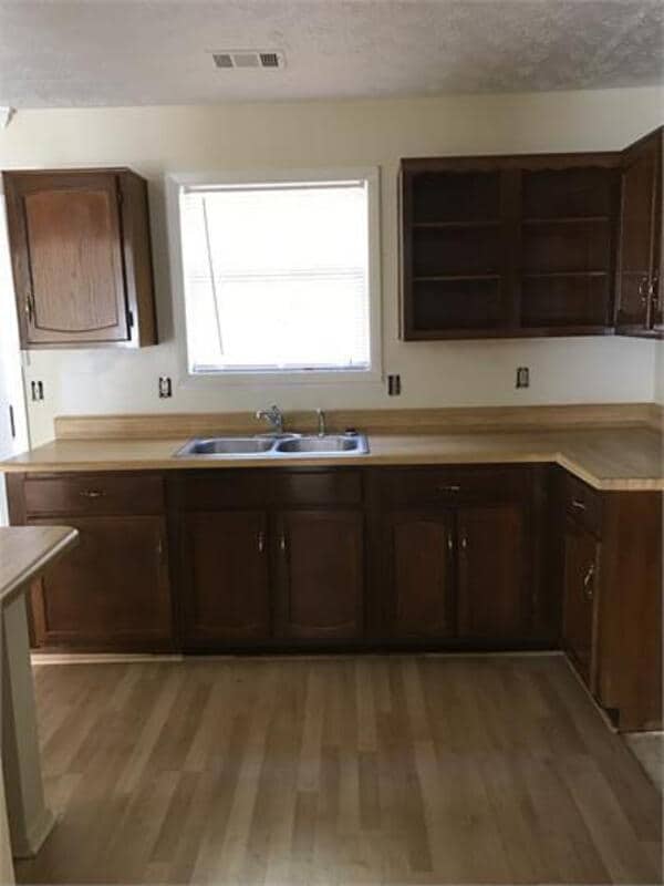 Building Photo - 5703 Wells Cir