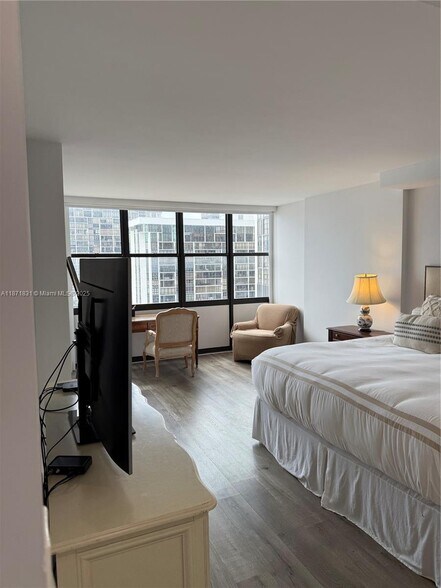 Building Photo - 1865 Brickell Ave