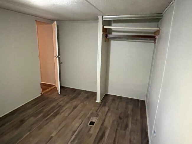 Building Photo - Quiet living 3 bed, 2 bath Ranch near Mint Hill