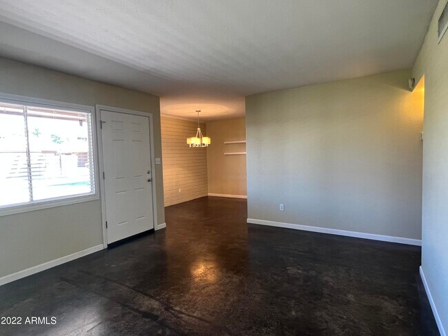 Building Photo - 1718 E Campbell Ave