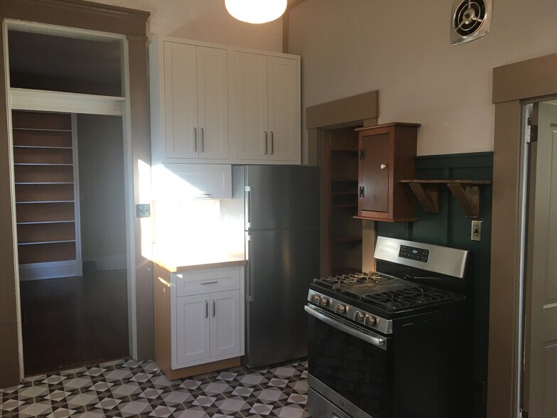 Building Photo - 213 Covington Ave