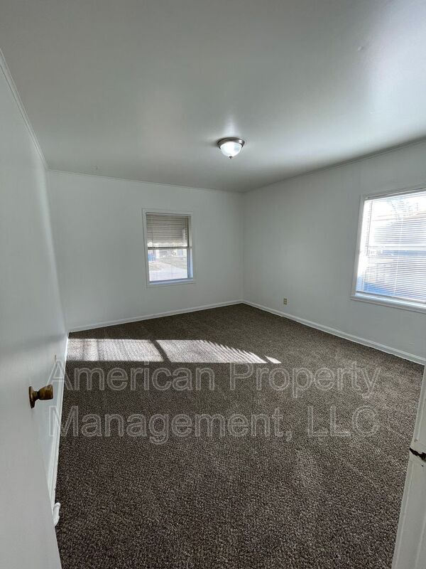 Building Photo - 2730 N Main St