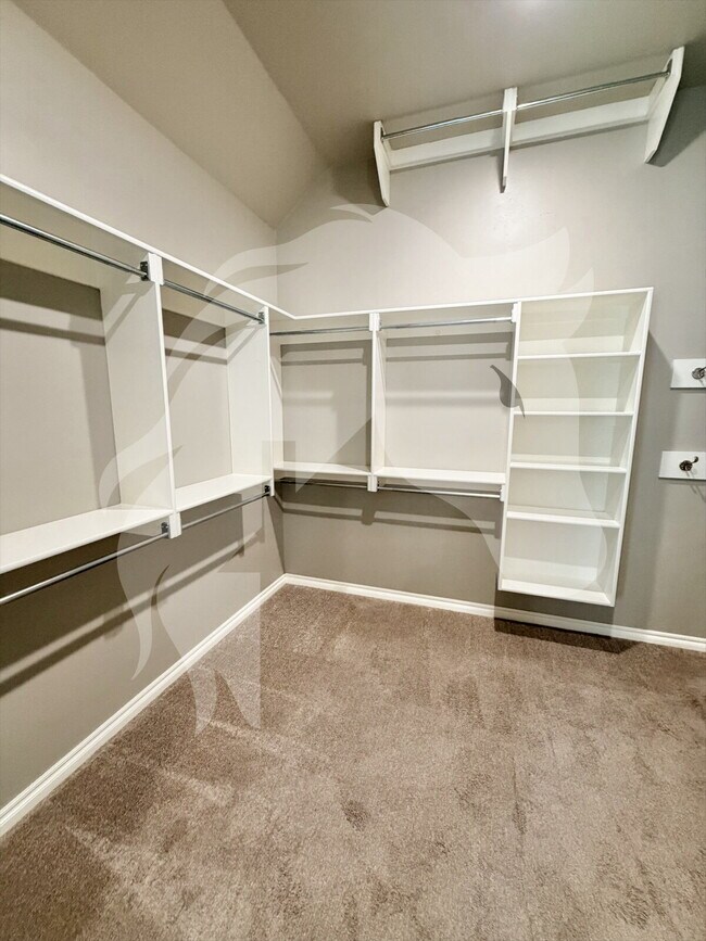 Building Photo - "Stunning 4-Bed Gem with Granite Touch & C...