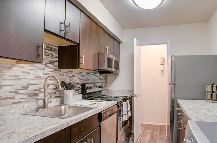 The Preserve at Milltown Apartment Homes 500 Meadowlake Dr