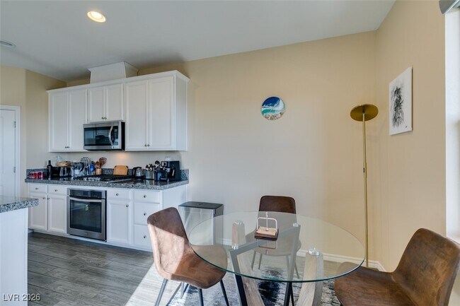 Building Photo - 172 Petaluma Valley Dr