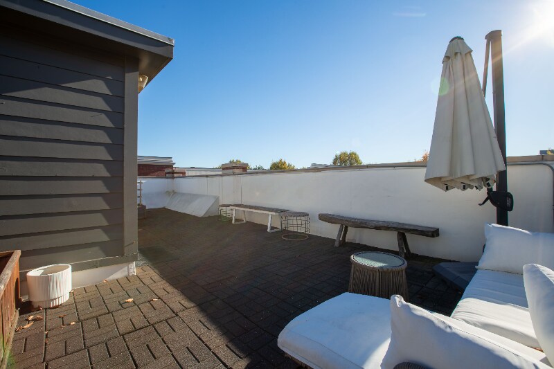 Building Photo - 2133 Southend Dr