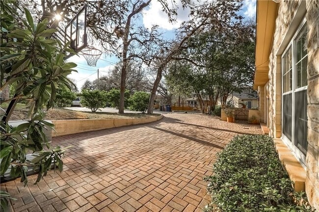 Building Photo - 1504 Hillmont St