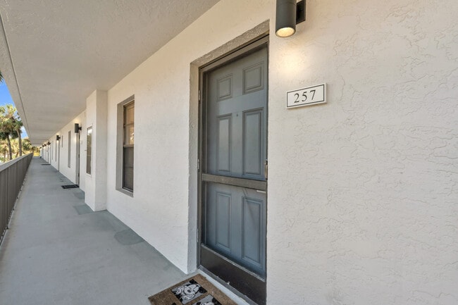 Building Photo - 600 Neapolitan Way