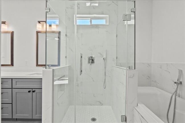 Building Photo - 1910 Bayou Shore Dr