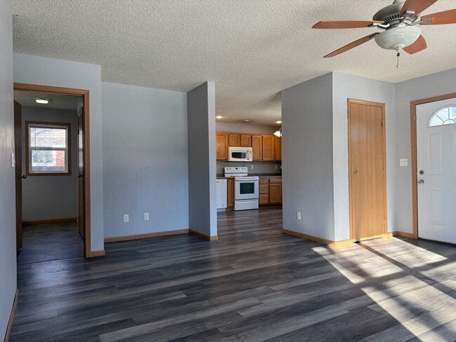 Building Photo - 819 5th St S