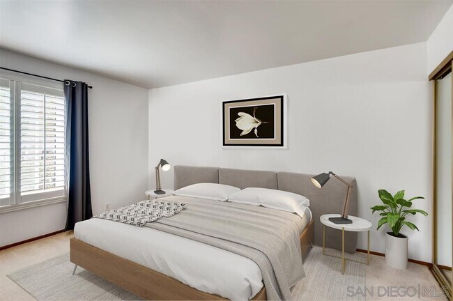 Building Photo - 8860 Villa La Jolla Dr