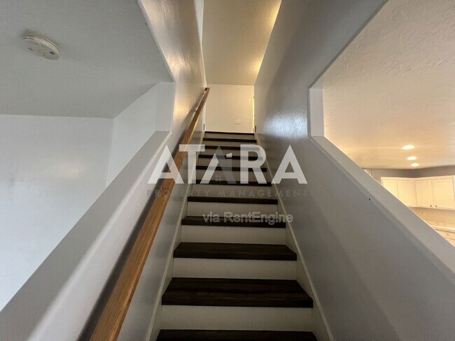 Building Photo - 258 Kestrel Dr