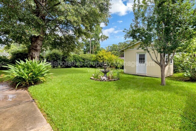 Building Photo - 319 Tanglewood Rd