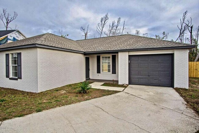 Building Photo - Charming 4-Bedroom Home in Panama City with 2 Full Bathrooms and 1325 Sq Ft."