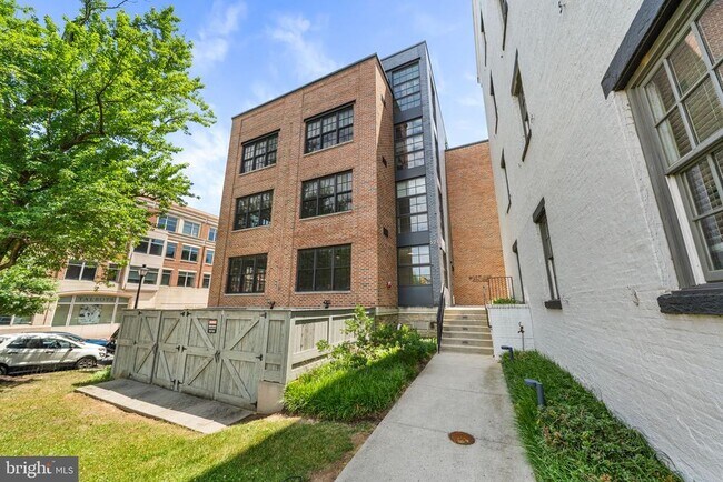 Building Photo - 521 N Washington St