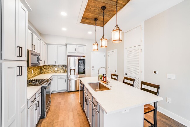 Building Photo - SouthEnd Luxury + Included Utilities (Gas,...