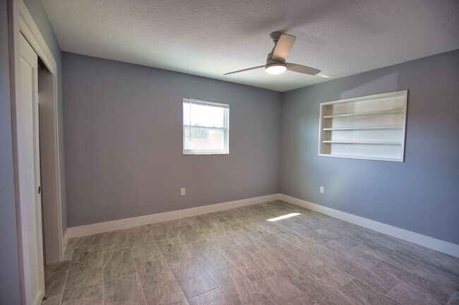 Building Photo - Annual Recently Updated Unfurnished Single Family Home in South Venice!