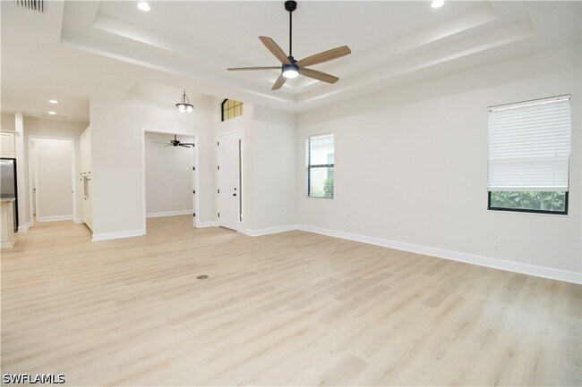 Building Photo - 9122 Isla Bella Cir