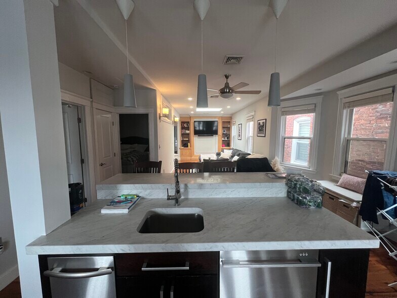 Building Photo - 733 E 3rd St