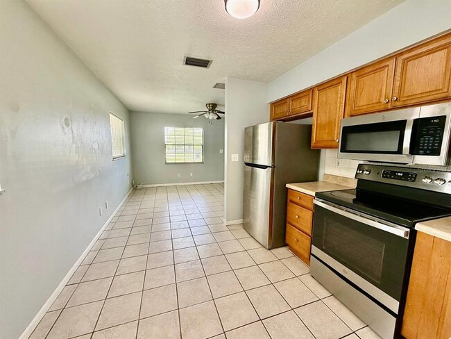 Building Photo - 10812 Hannaway Dr