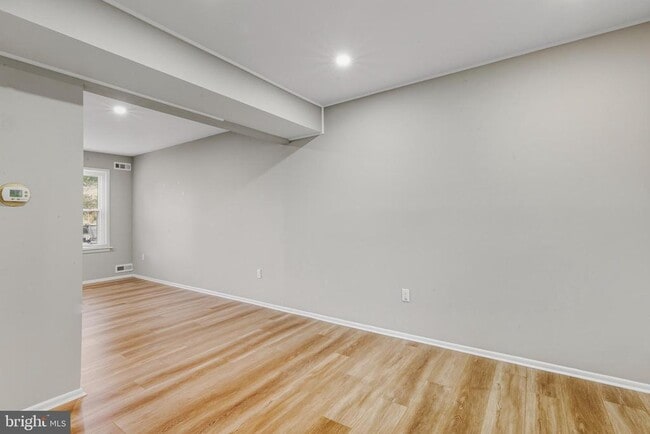 Building Photo - 18 Madison St