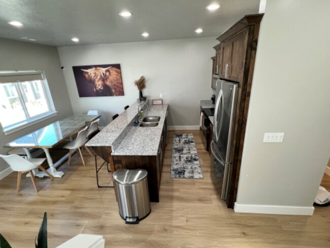 Building Photo - 465 N 30