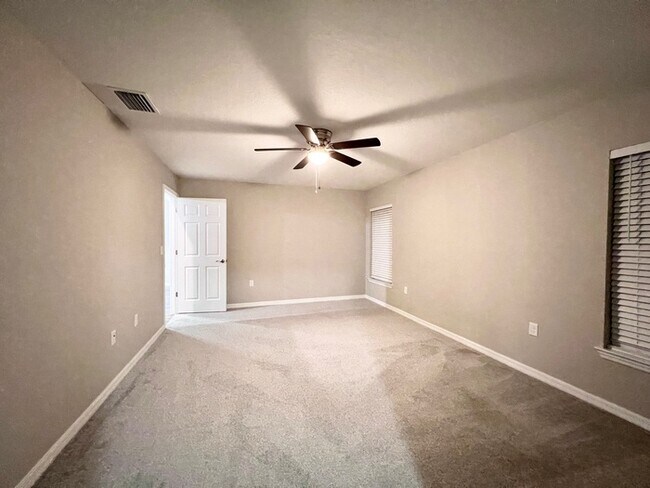 Building Photo - Stylish 3BR/2BA Home with Open Layout & Hi...