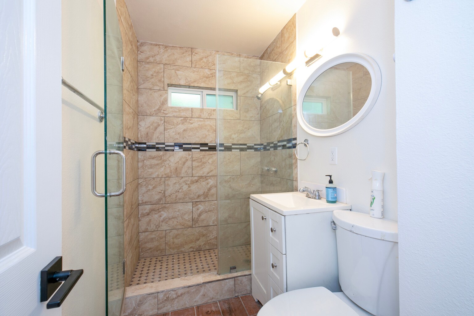 Building Photo - 7912 Vineland Ave