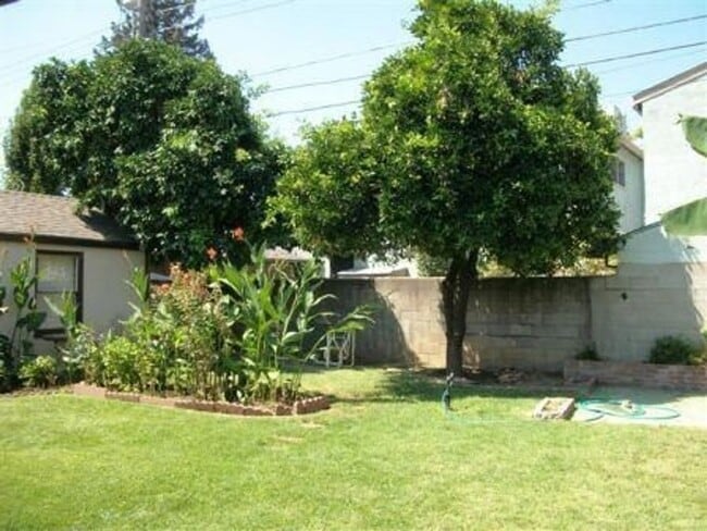 Building Photo - CUTE HOME IN EAST SACRAMENTO!!