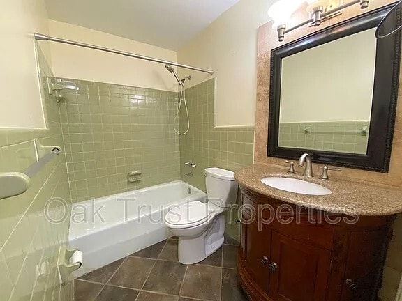 Building Photo - 1914 Capri Dr