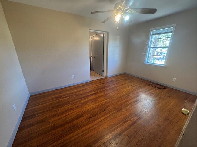 Building Photo - 5300 US-290