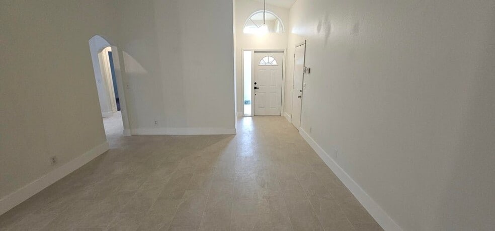 Building Photo - 10780 Cypress Lake Terrace